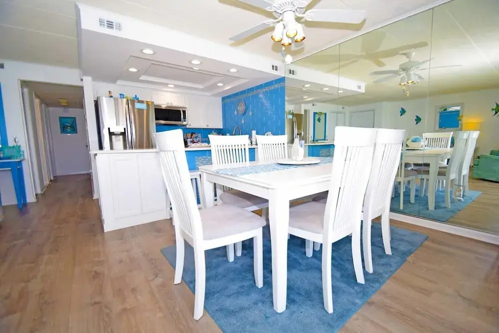 Thunder Island 15a 2 Bedroom Condo by RedAwning