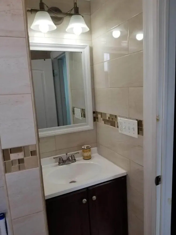 2 Bed Rooms Shared Brooklyn Apartment