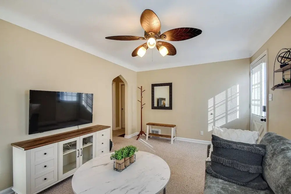 Quaint Cedar Rapids Home, 4 Mi to Downtown!