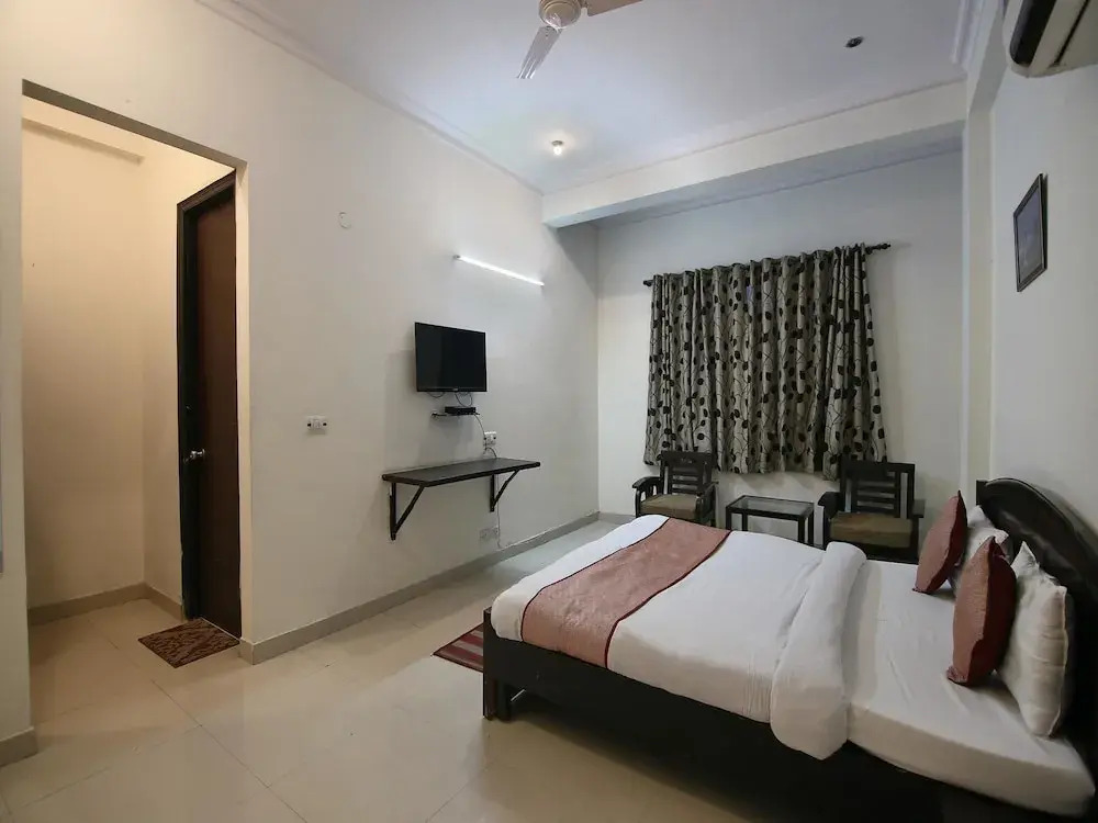 OYO 441 Hotel Mascot