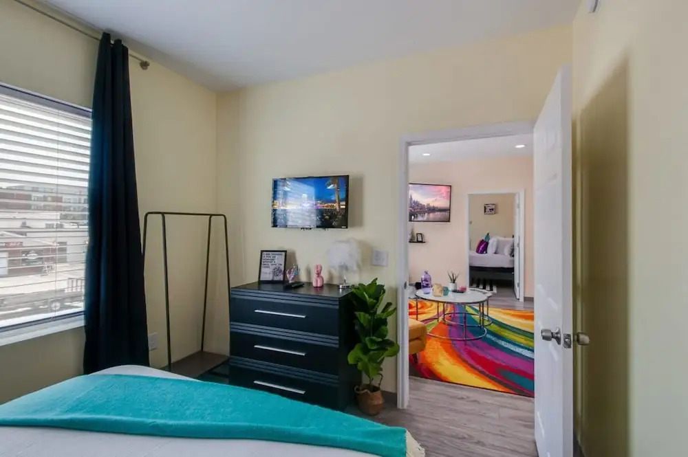 NEW 4 Bedroom Apt Near DT Walk to Restaurants
