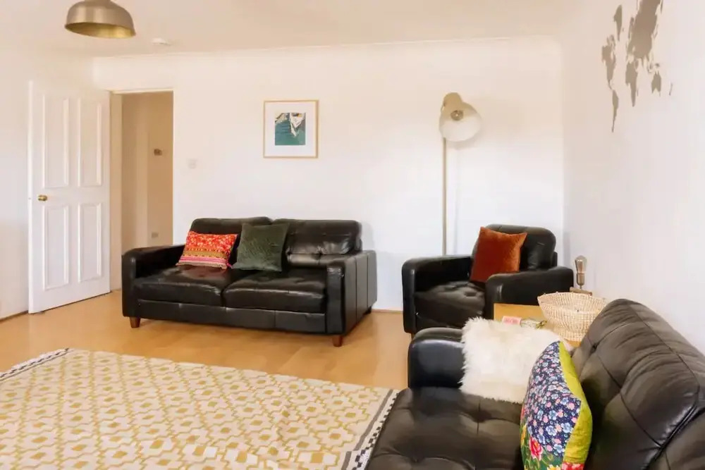 Charming 3 Bedroom Apartment in the Heart of Vibrant Old Town