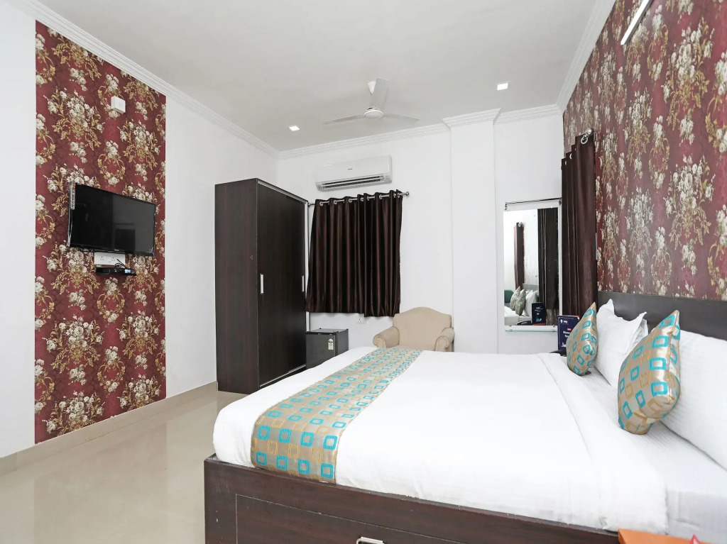 OYO 10214 Hotel Westwood INN