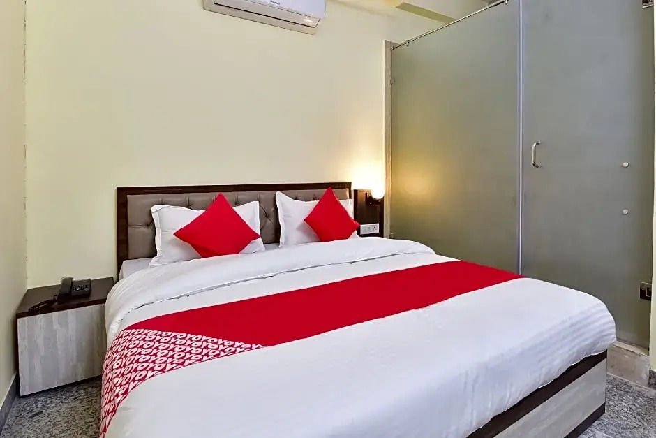 OYO 77294 Hotel Vanshil