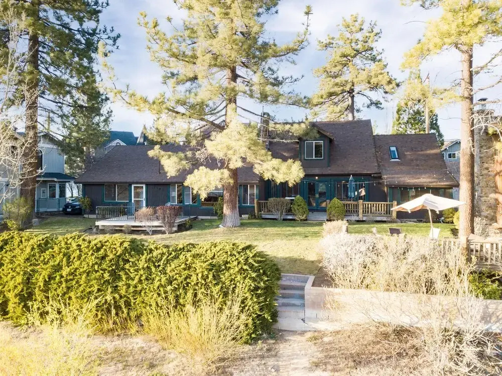 Moosehead by AvantStay Lakefront Cabin w Pool Table Bar and Lake Access