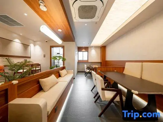 Xihe Hotel (Lujiazui Renji Hospital Branch)