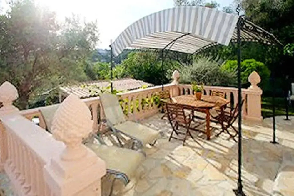 Apartment With one Bedroom in Antibes, With Shared Pool and Enclosed Garden - 1 km From the Beach
