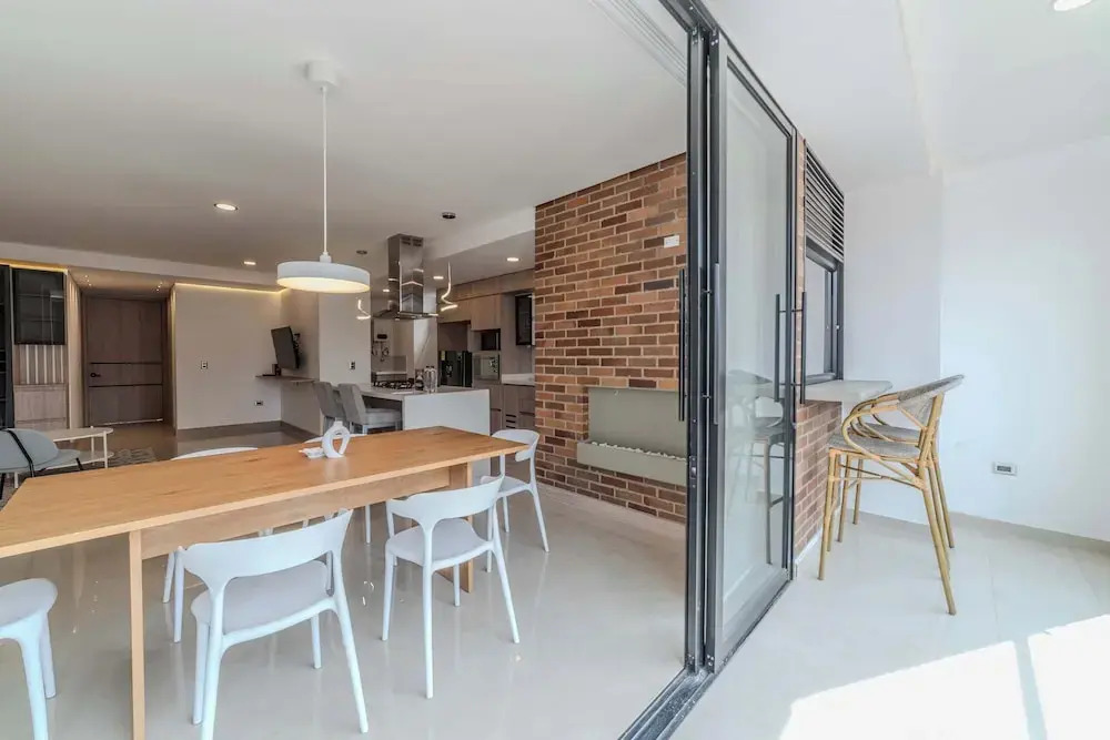 w Elegant 3BR w Outdoor Balcony