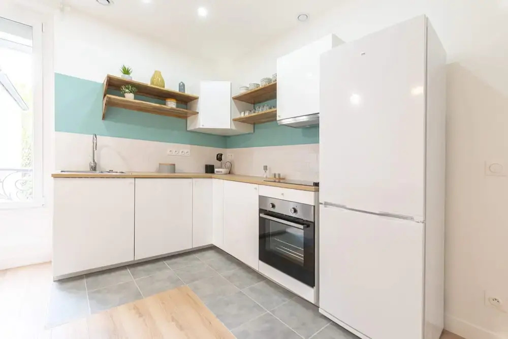 Luminous and Design Appt Close to Paris