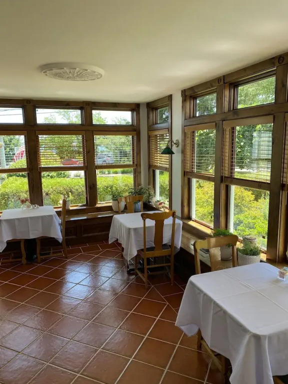 Spouter Inn Bed & Breakfast