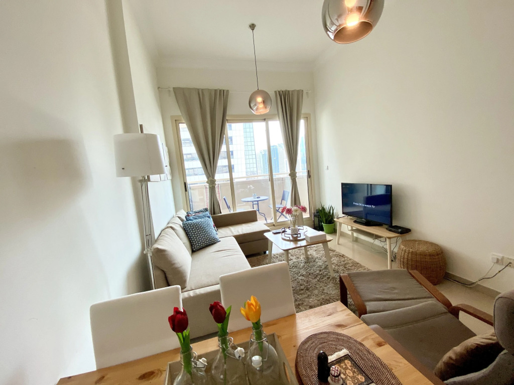 Close to Beach Near Metro 1 BR Dubai Marina Apartments