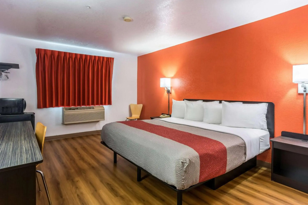 Motel 6-Barkeyville, PA