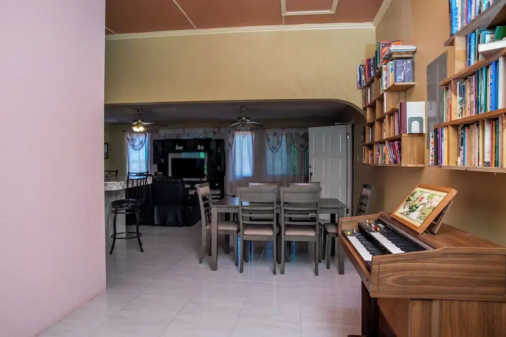 Beach-Pool-Sun-family-6 bedroom getaway