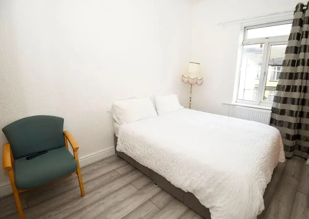 Fine 3-bed House in Manchester for up to 6 People