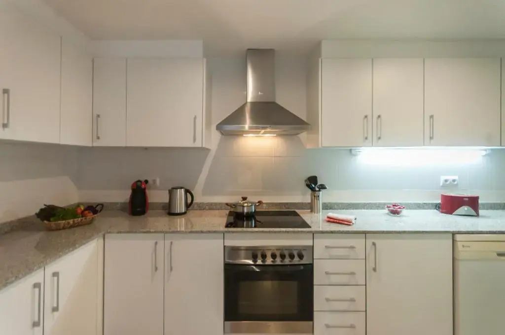 Lets Holidays Mediterranean apartment 3 minutes to the beach 2