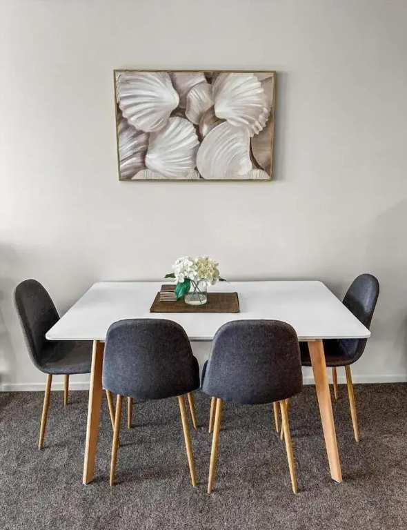 2BR Newmarket Retreat near Broadway: Zodiak Stays