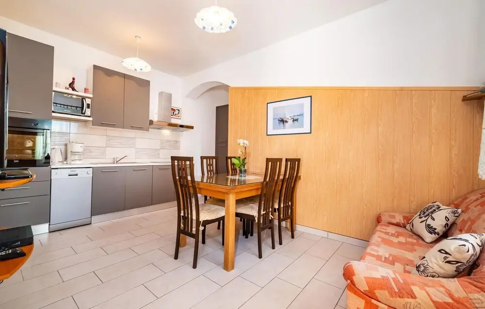 Awesome Apartment in Modric With 2 Bedrooms and Wifi