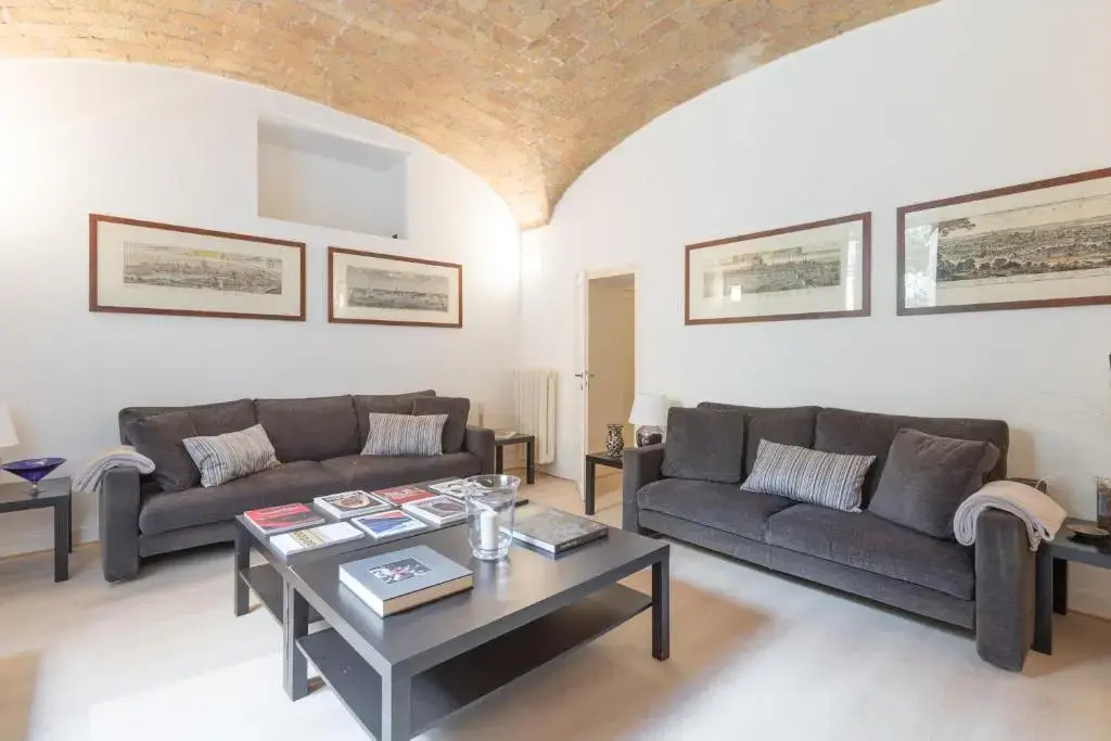 Amazing 4 bedrooms apartment with garden