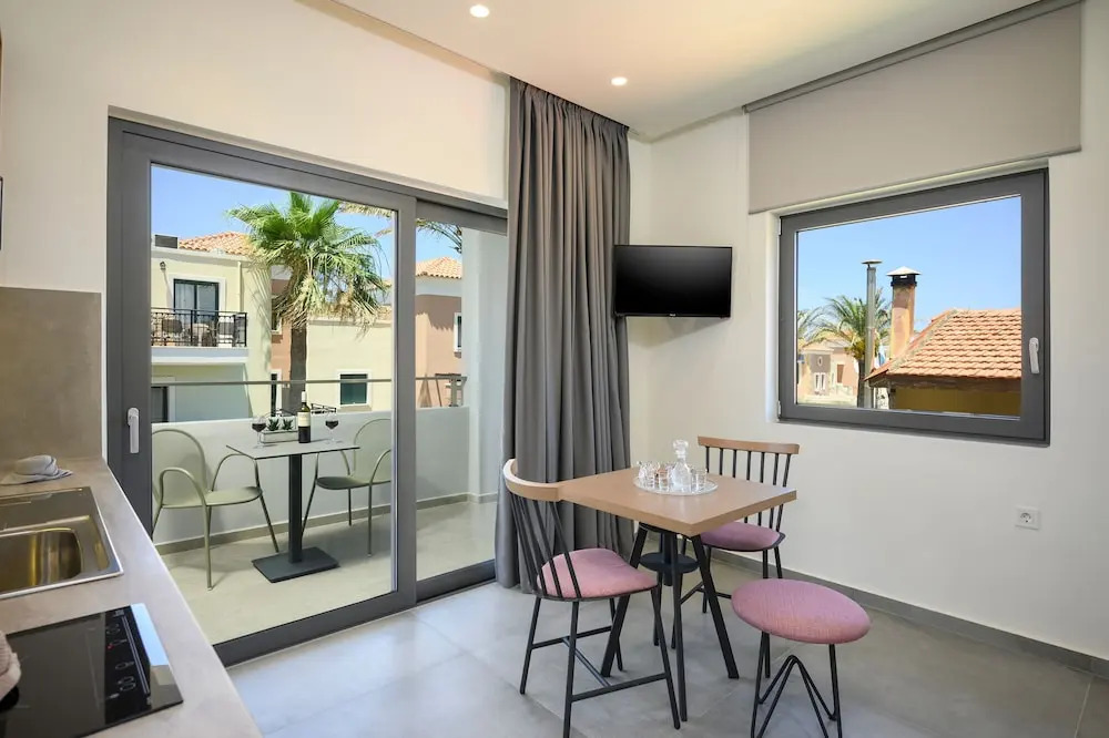 Athina Suites Luxury Suites Near The Sea Platanias