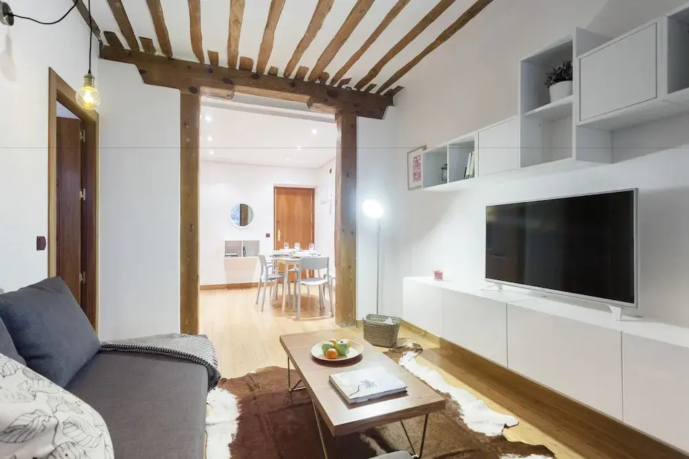Fuencarral Apartments by Flatsweethome