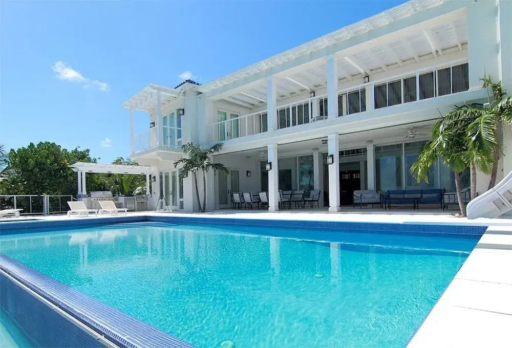 Azure Villa - Four Bedroom Villa