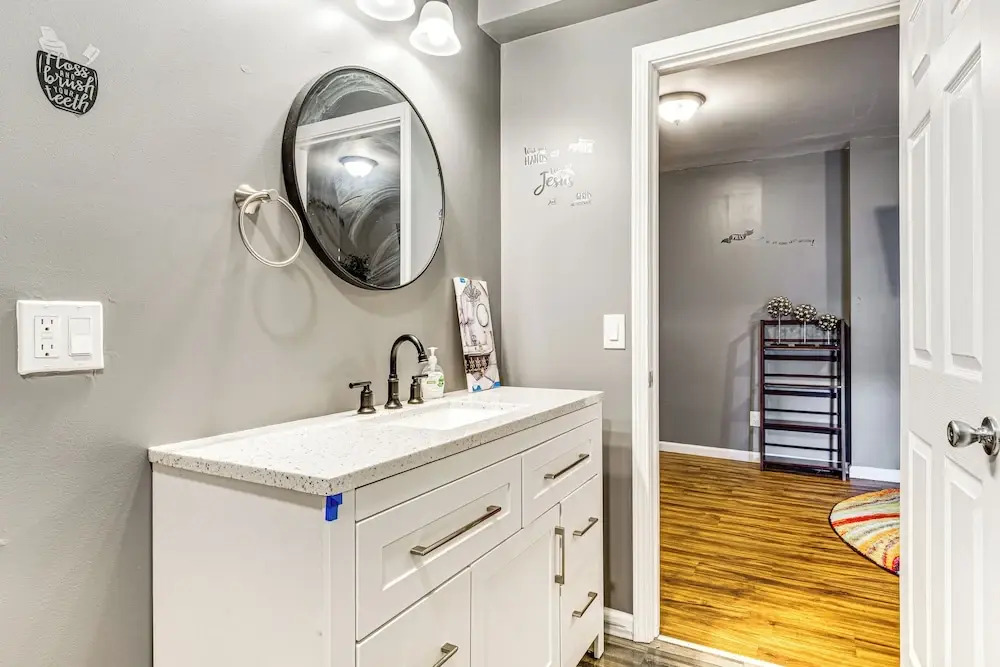 4 Mi to Dtwn Indianapolis: Quiet Apartment w/ Yard