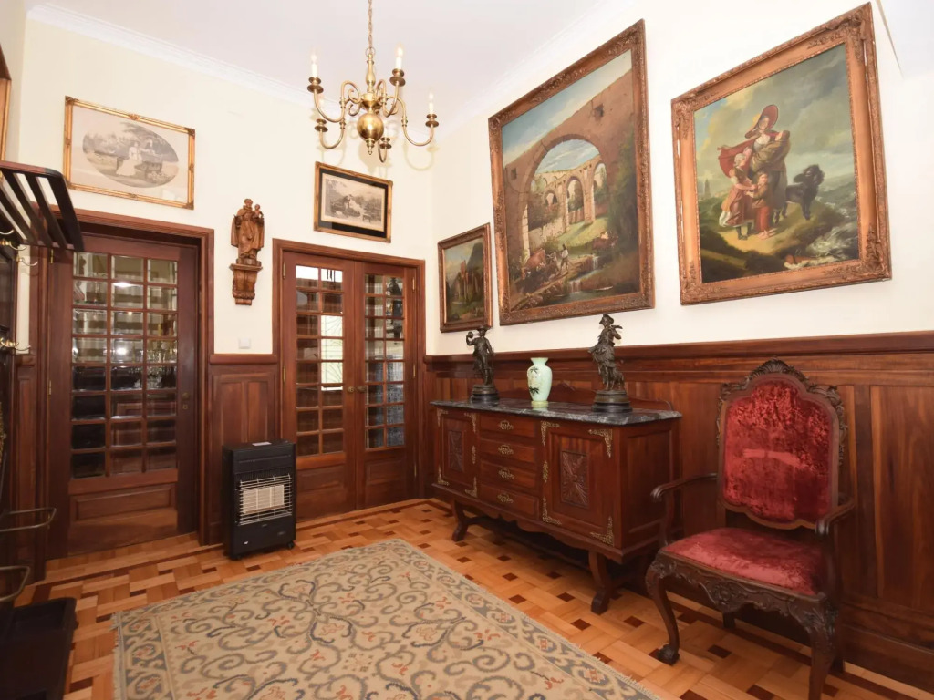 Sprawling Villa Near Alenquer