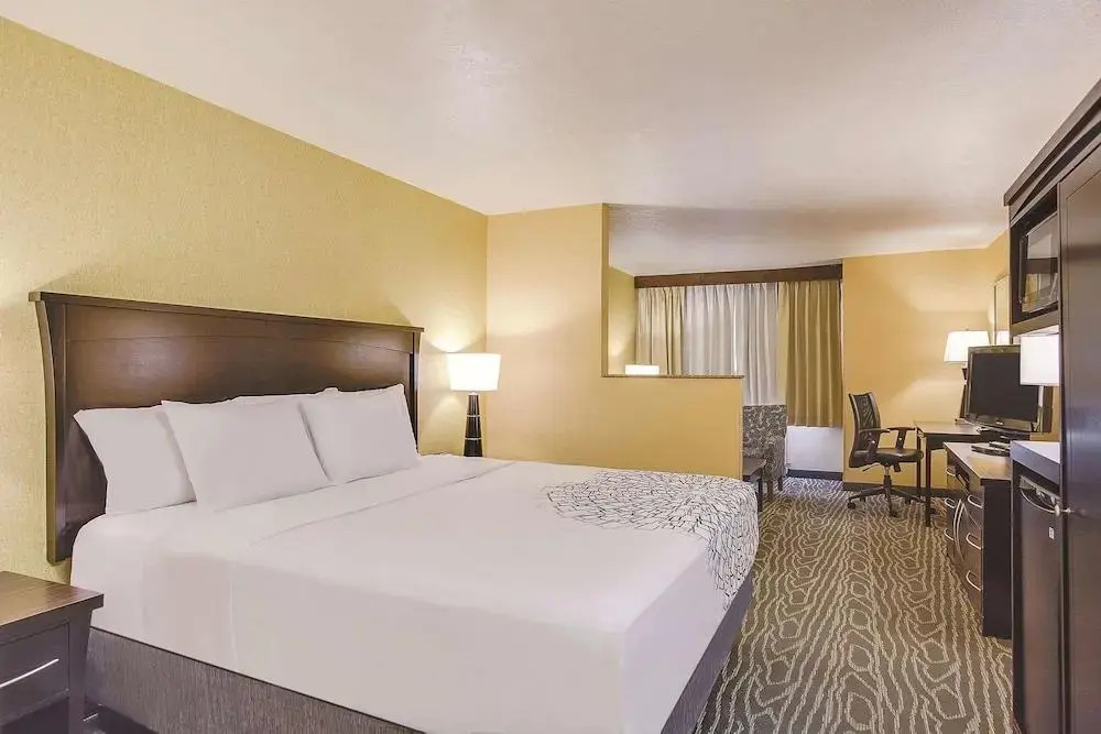 Crystal Inn Hotel & Suites - Logan