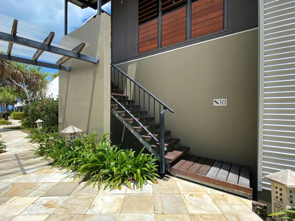 Pure Magnetic Villa 10