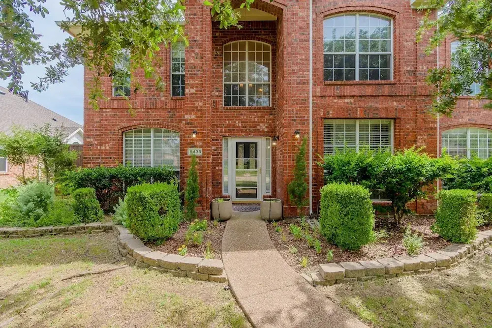 Family Friendly Spacious Home with Backyard Pool by Redawning