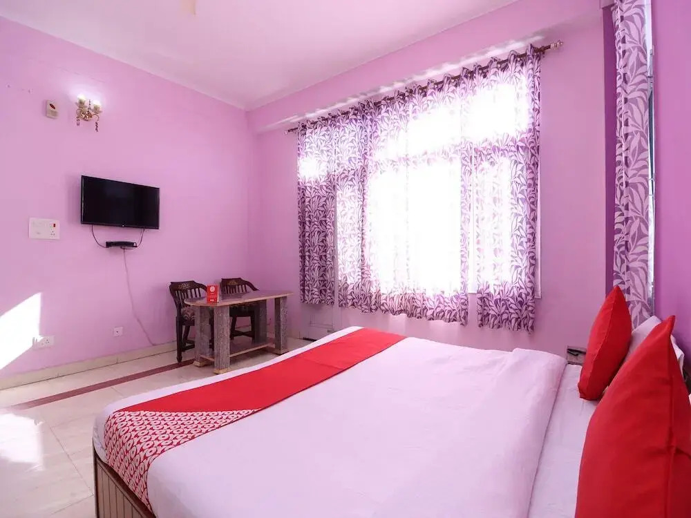 Moksh Hotel by OYO Rooms