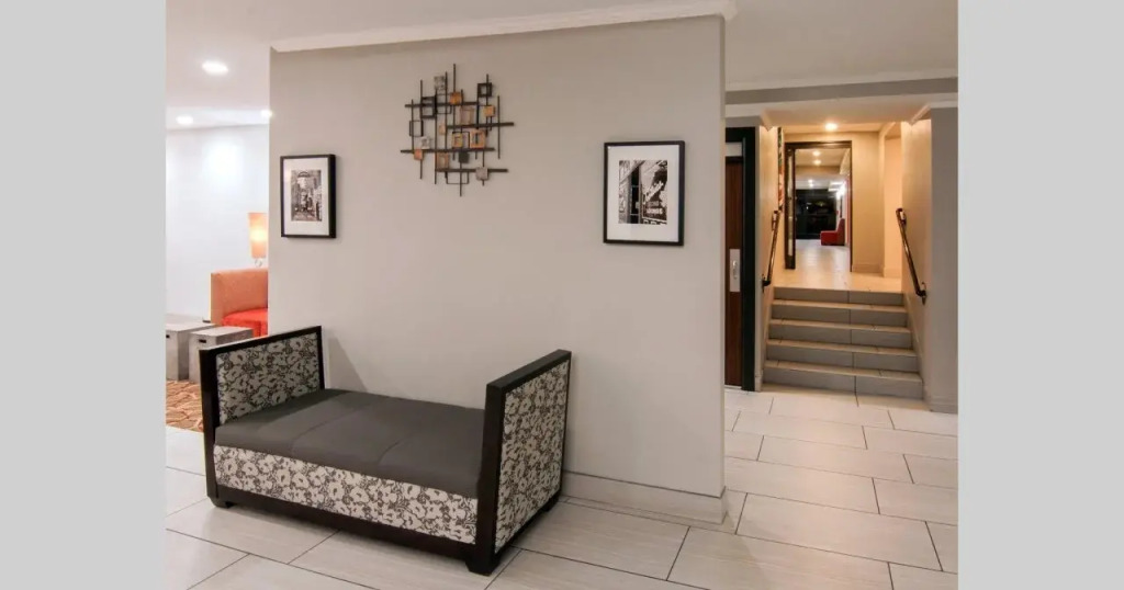 Holiday Inn Express Hotel & Suites Spence Lane by IHG