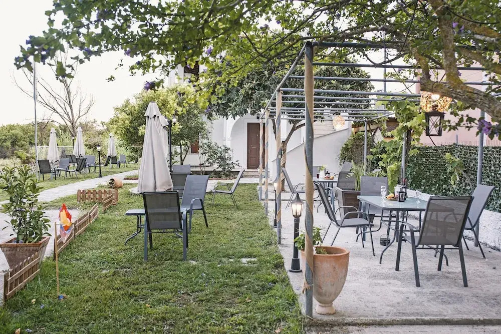 Nikolouzos Sunny Estate