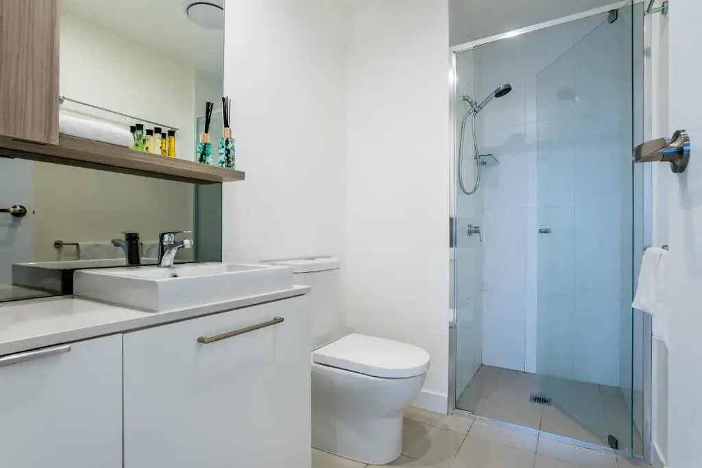 Chic Inner City Position 2 bedroom apartment with Parking By Serain Residences