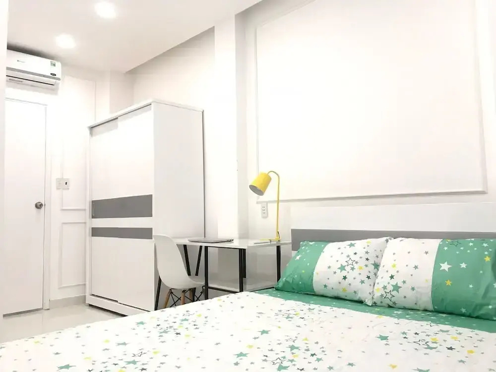 Smiley Apartment 8