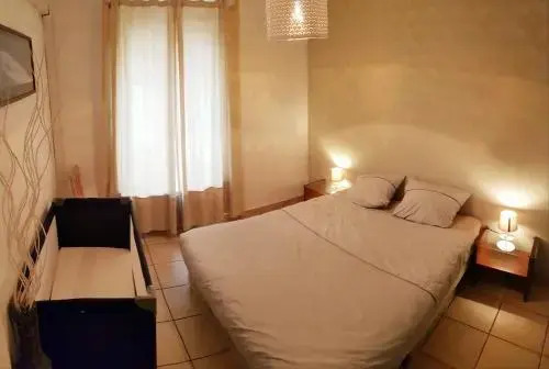 T2, parking privé, clim, 5min à pied du centre ville