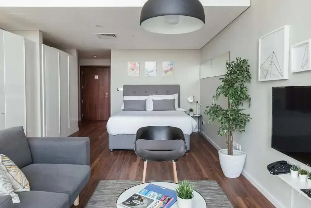 Comfy Trendy Apartment Steps Away From the Metro