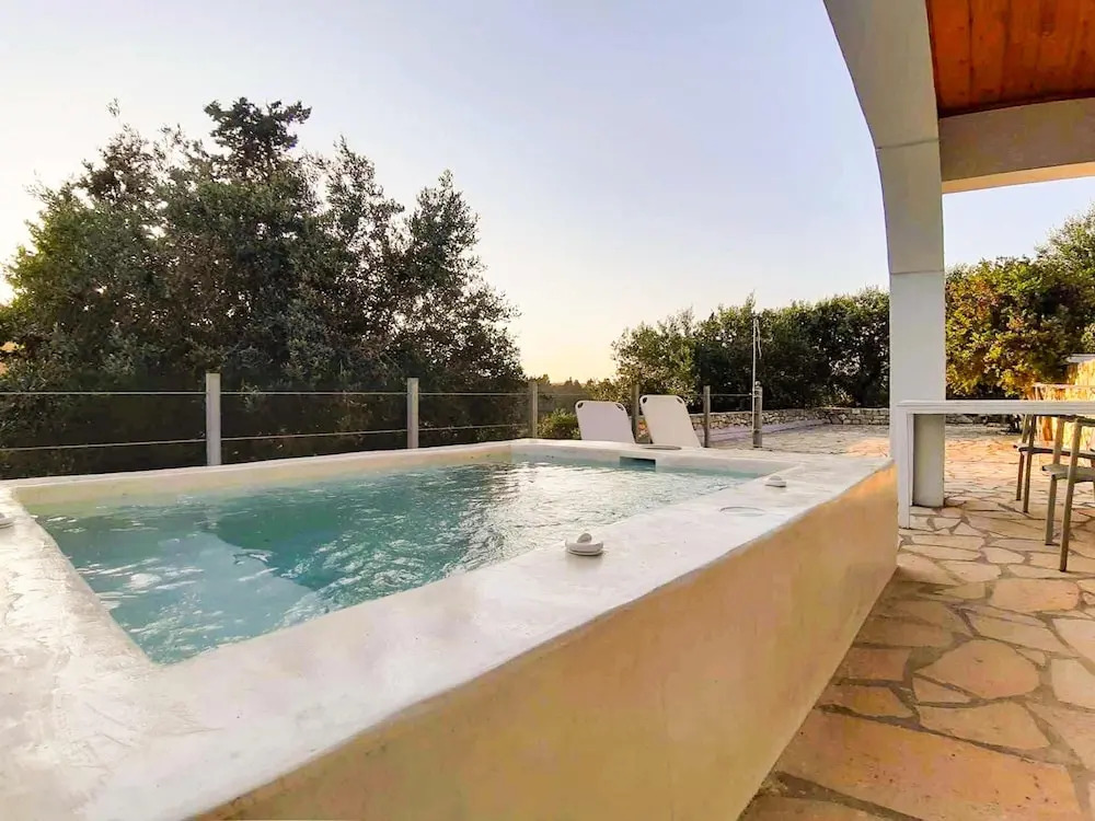 Kirki s Cozy Getaway - Paxoi Getaway w Jacuzzi