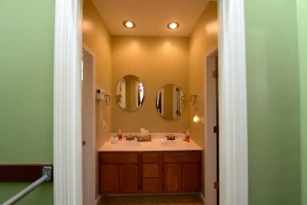 Forest Hill - 3 Br Home