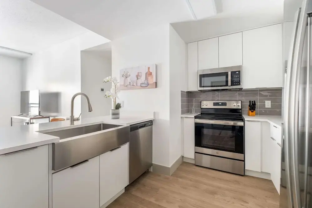 Luxury Central Apartment with Gym