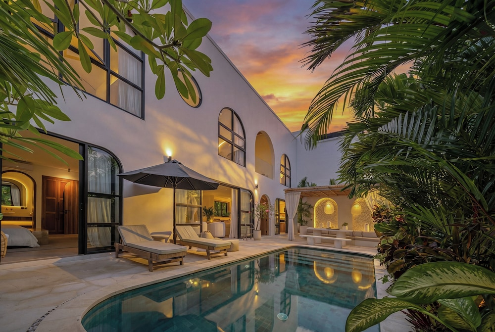 Altara Villa Umalas - Stylish 4BR Villa with Patio & Balcony in Umalas