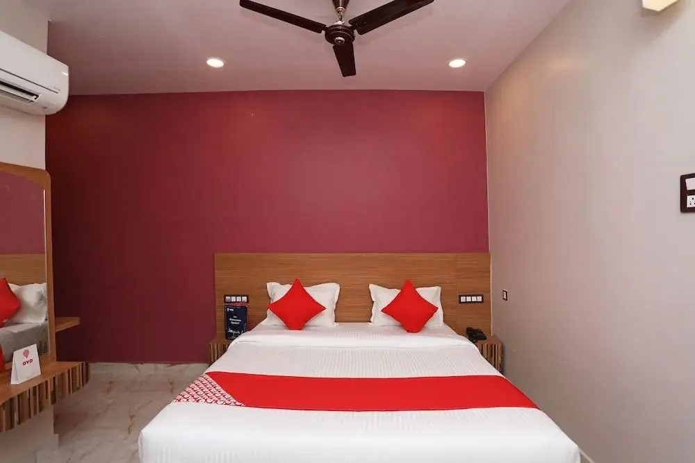 OYO 28645 Nirmalya Plaza