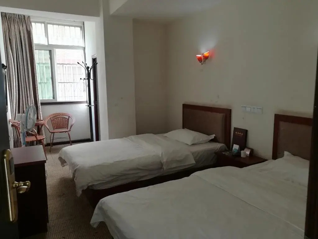 Tiny Jiangnan Hotel