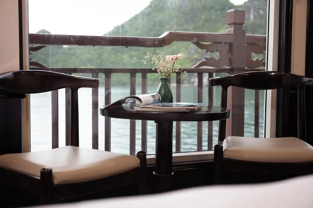 Amanda Cruise Ha Long Bay