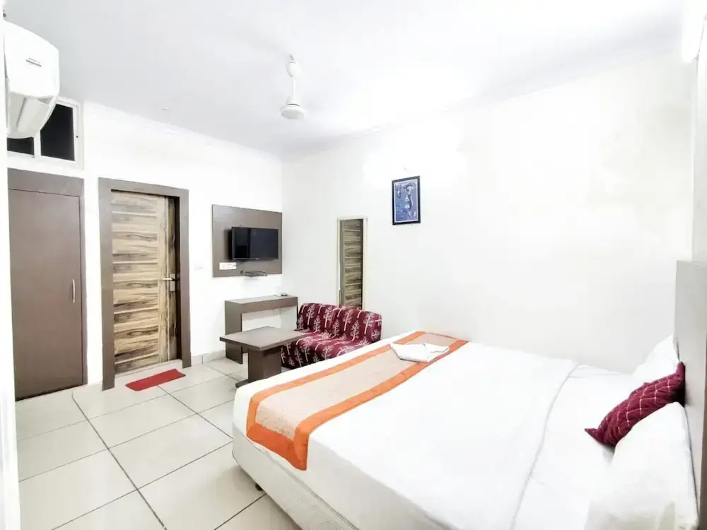 Goroomgo Edge Homestay Mahipalpur