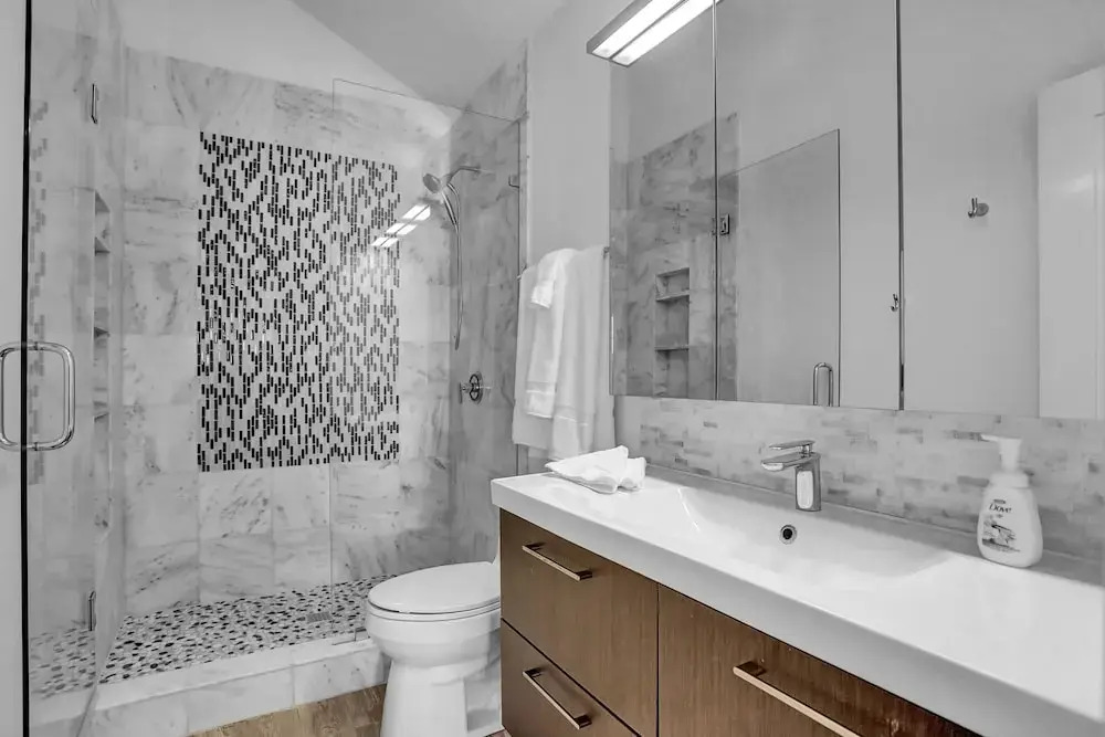 New Listing! Dazzling Custom , Near Skiing 5 Bedroom Home