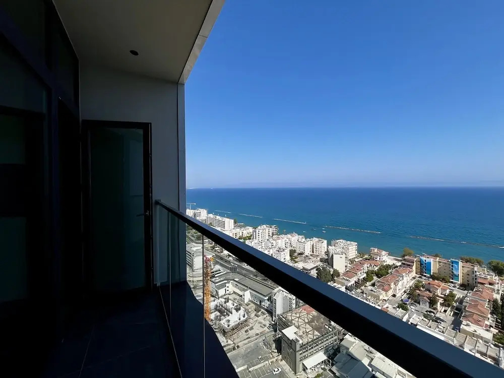 128 LIM - 2106 Stay Only Tower Suite
