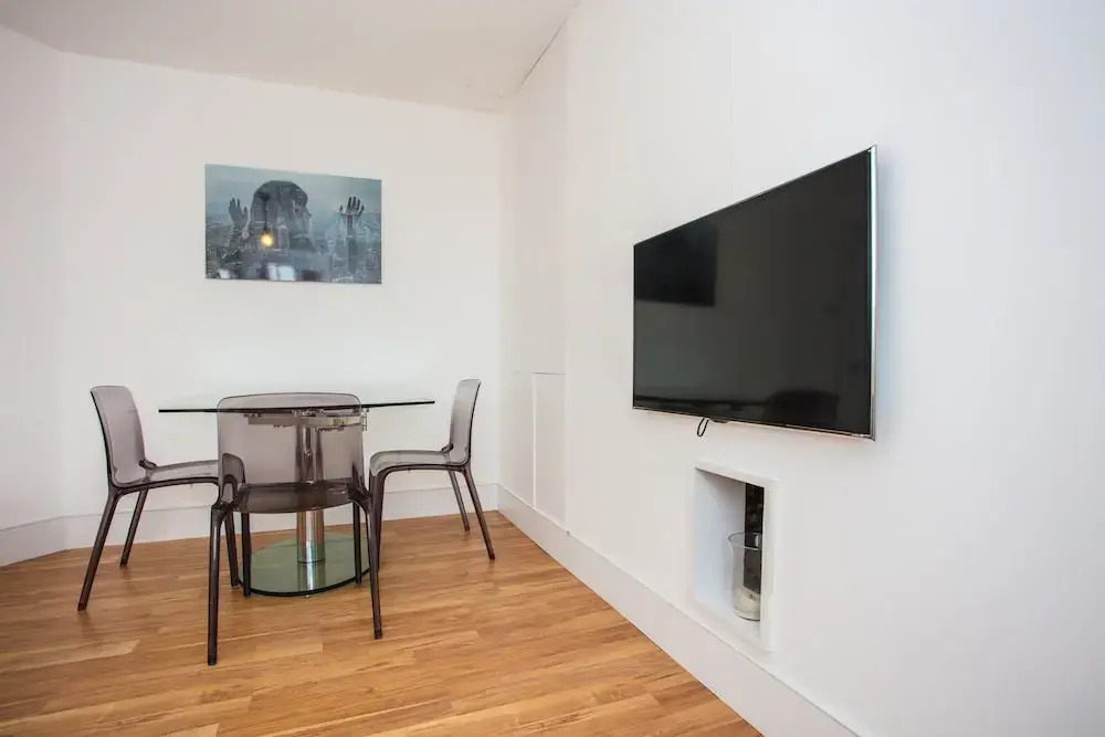 Gorgeous 1 Bedroom Apartment in Kensington
