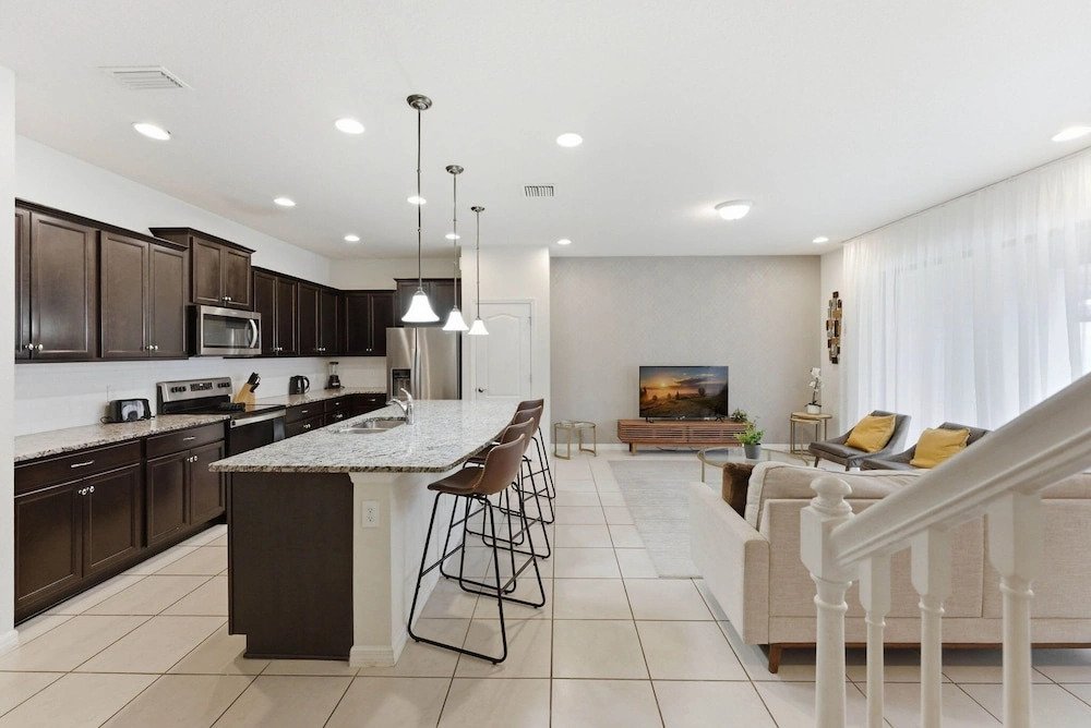 Cozy and Spacious 5BR With Pool Near Disney Parks