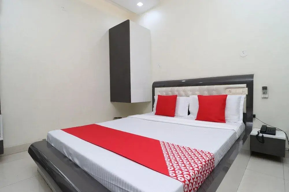 OYO 29637 Hotel Kakkar